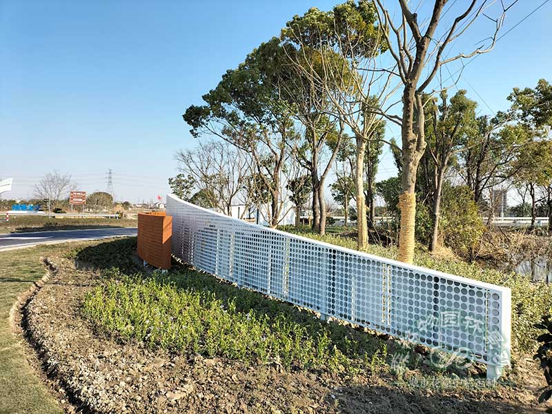 “智匯中鱸，創(chuàng)領(lǐng)未來(lái) ”雕塑展示