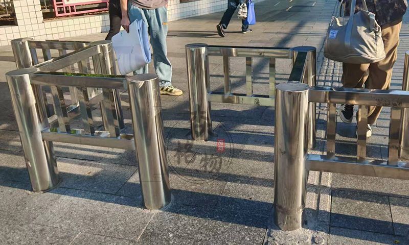 商業(yè)街車擋人車分流護(hù)欄